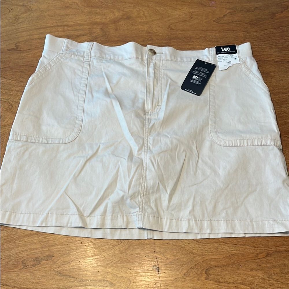 NWT Lee Light Tan Midrise Skort